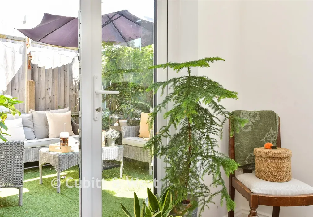 Internal Lifestyle Photograph - Thornhill Avenue, Patcham, East Sussex - Wards of Kent