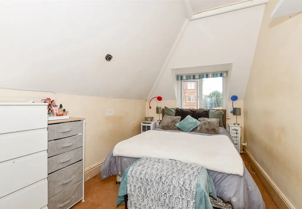 Bedroom 1 - Station Road, Herne Bay, Kent - Wards of Kent