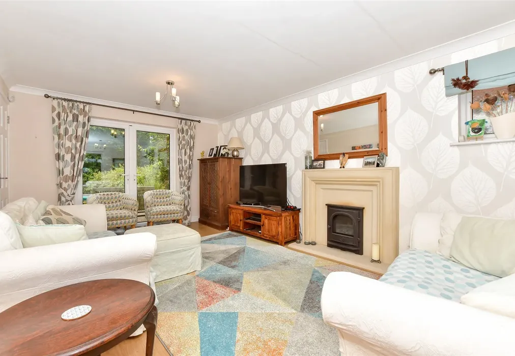 Lounge - Copper Tree Court, Loose, Maidstone, Kent - Wards of Kent