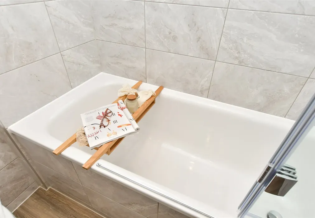 Internal Lifestyle Photograph - The Petworth, Berry Croft, Goldbridge Road, Newick, Lewes, East Sussex - Wards of Kent
