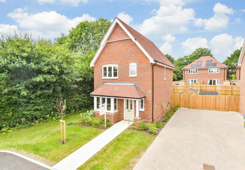 External (Web) - The Petworth, Berry Croft, Goldbridge Road, Newick, Lewes, East Sussex - Wards of Kent