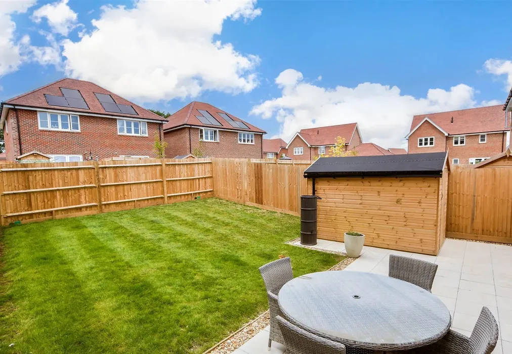 Rear Garden - The Petworth, Berry Croft, Goldbridge Road, Newick, Lewes, East Sussex - Wards of Kent