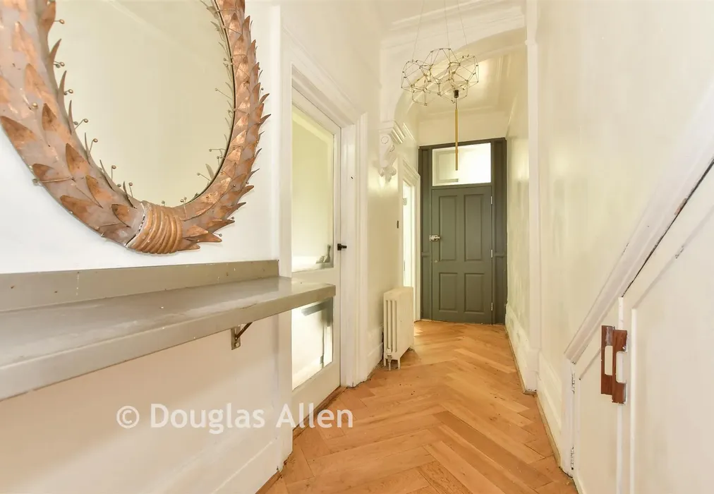 Hallway - High Road, Buckhurst Hill, Essex - Wards of Kent
