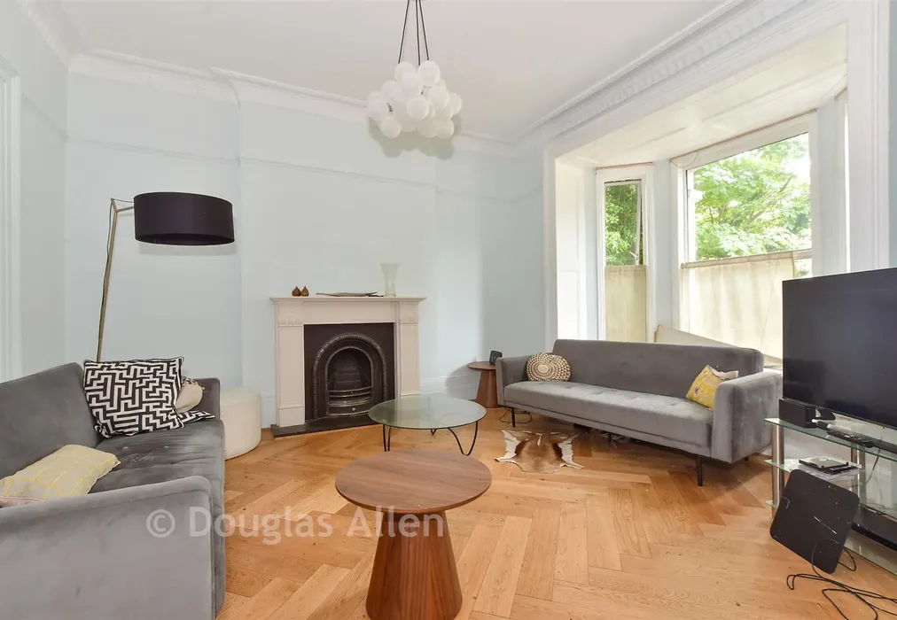 Lounge - High Road, Buckhurst Hill, Essex - Wards of Kent