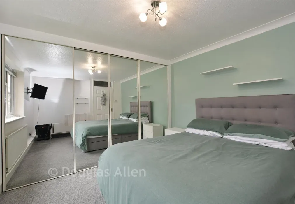 Bedroom - Haslemere Road, Wickford, Essex - Wards of Kent