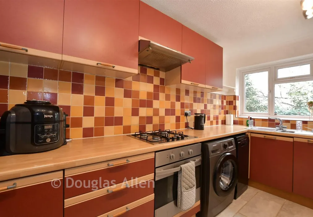 Kitchen - Haslemere Road, Wickford, Essex - Wards of Kent