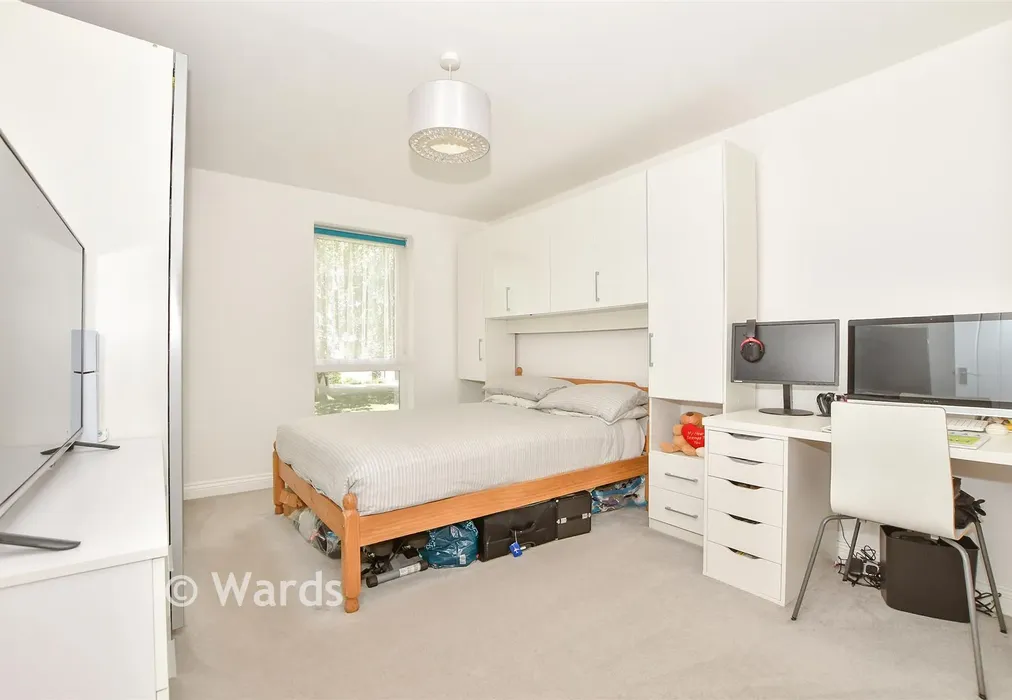 Bedroom 1 - Wills Crescent, West Malling, Kent - Wards of Kent