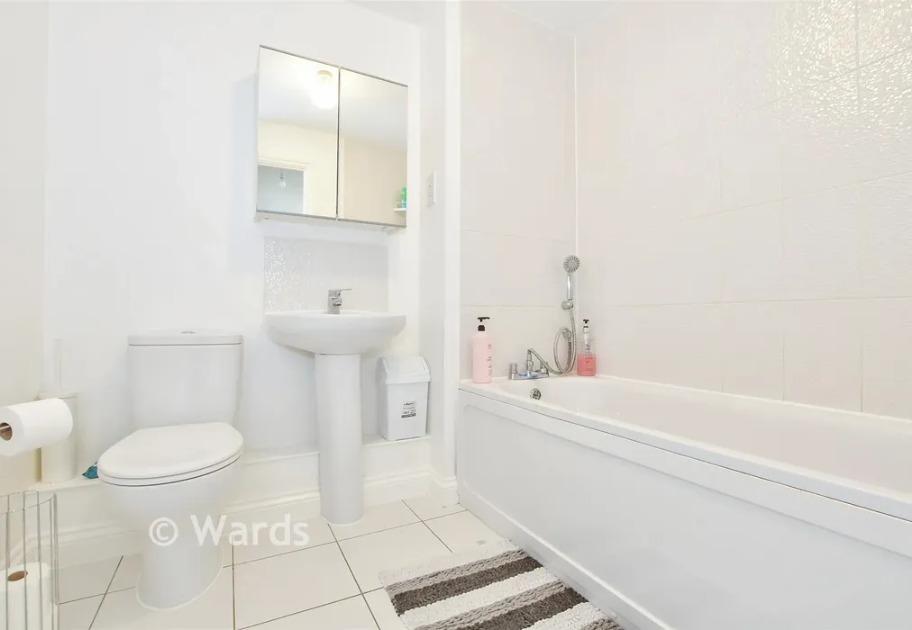 Bathroom - Wills Crescent, West Malling, Kent - Wards of Kent