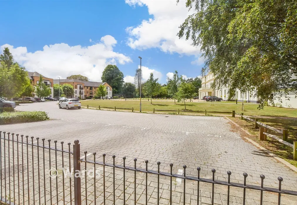 Views To Front - Wills Crescent, West Malling, Kent - Wards of Kent
