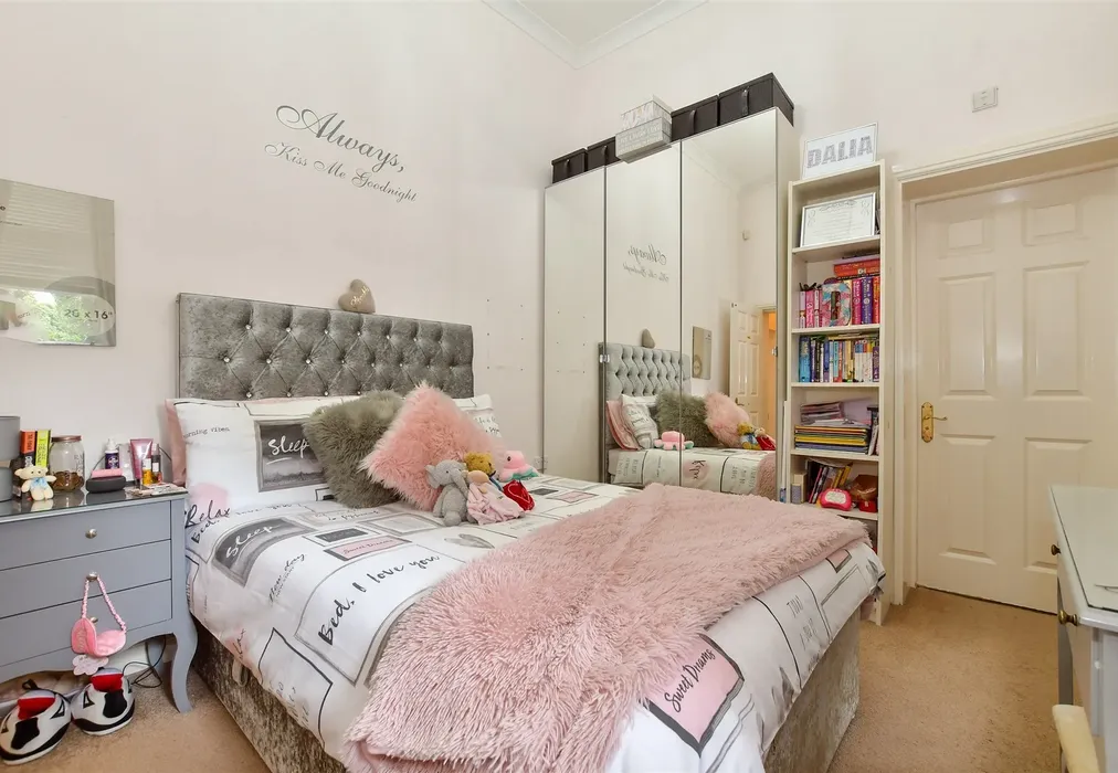 Bedroom 1 - Rosebury Square, Woodford Green, Essex - Wards of Kent