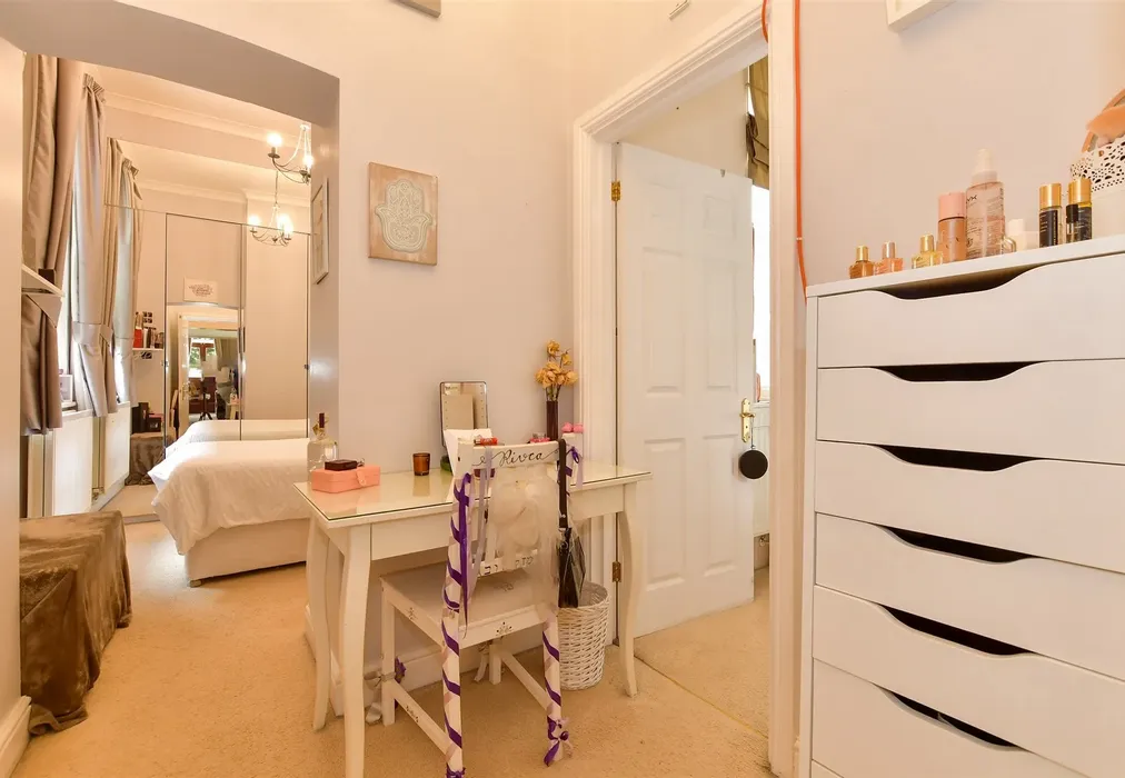 Dressing Area - Rosebury Square, Woodford Green, Essex - Wards of Kent