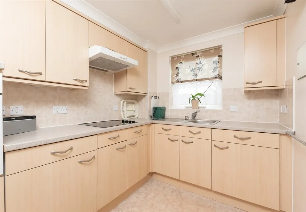 Kitchen - Glen View, Gravesend, Kent - Wards of Kent
