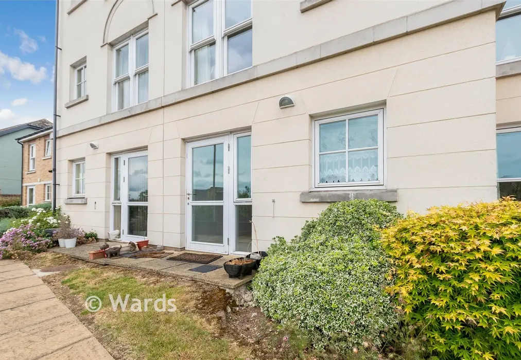 Patio / Decking - Glen View, Gravesend, Kent - Wards of Kent