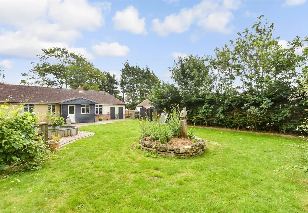 Rear Garden - Hythe Road, Dymchurch, Romney Marsh, Kent - Wards of Kent