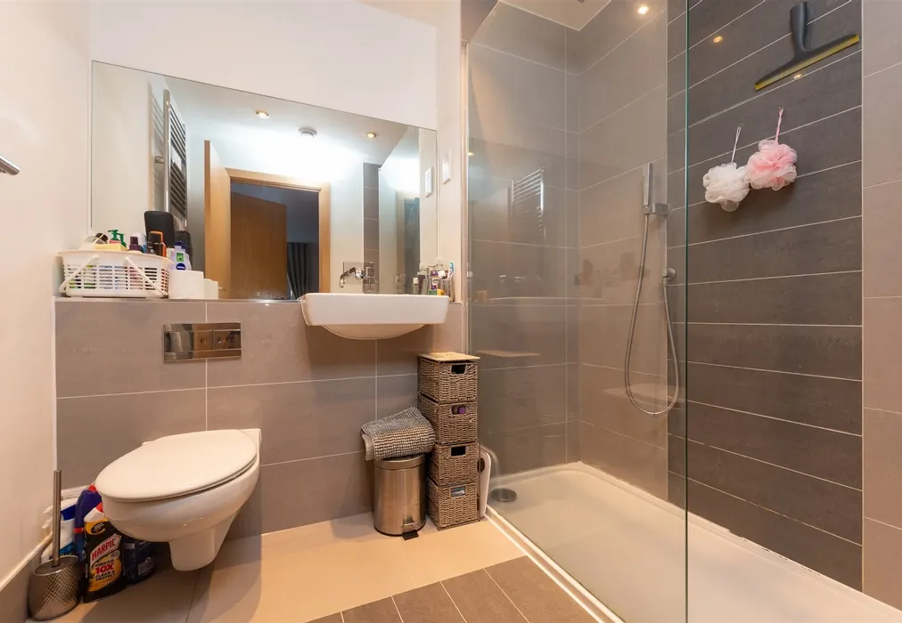 En-Suite Shower Room - Creek Mill Way, Dartford, Kent - Wards of Kent