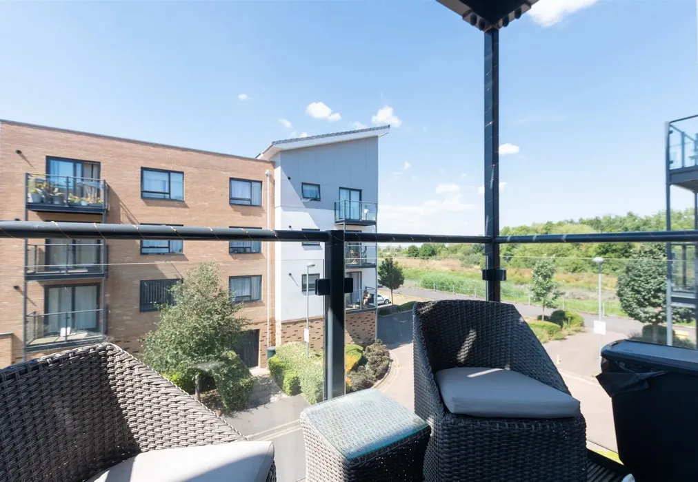 Balcony - Creek Mill Way, Dartford, Kent - Wards of Kent