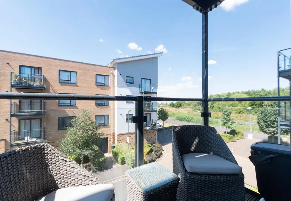 Balcony - Creek Mill Way, Dartford, Kent - Wards of Kent