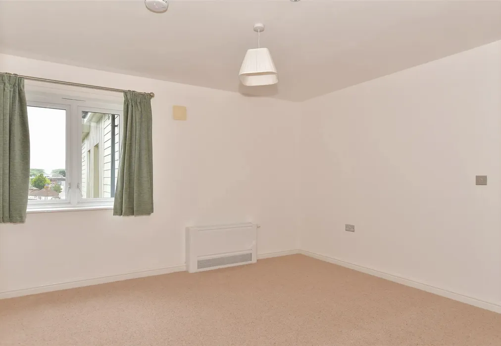 Bedroom 1 - Pilots View, Chatham, Kent - Wards of Kent