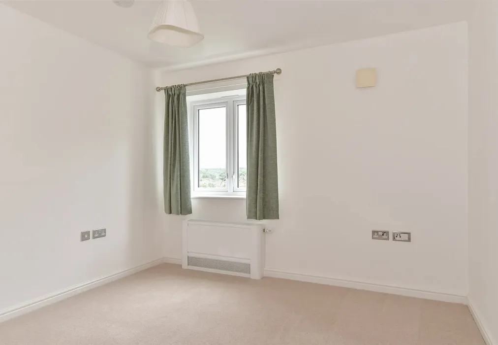 Bedroom 2 - Pilots View, Chatham, Kent - Wards of Kent