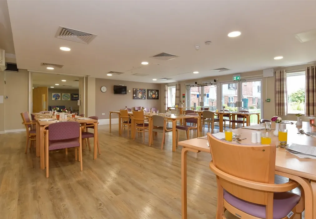 Internal Lifestyle Photograph - Pilots View, Chatham, Kent - Wards of Kent