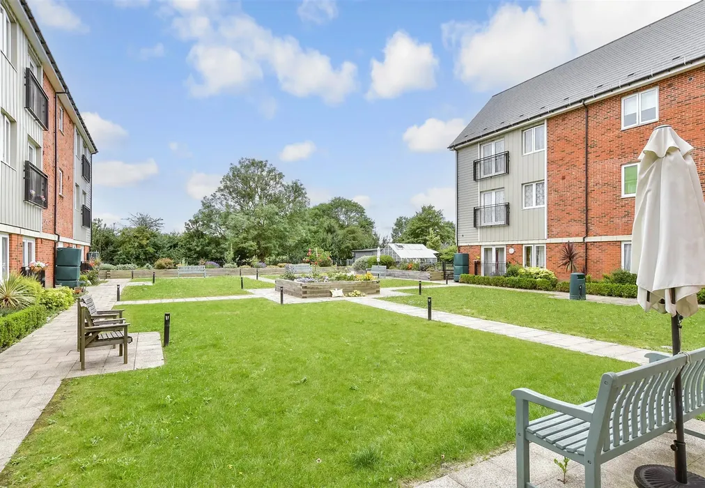 Communal Gardens - Pilots View, Chatham, Kent - Wards of Kent