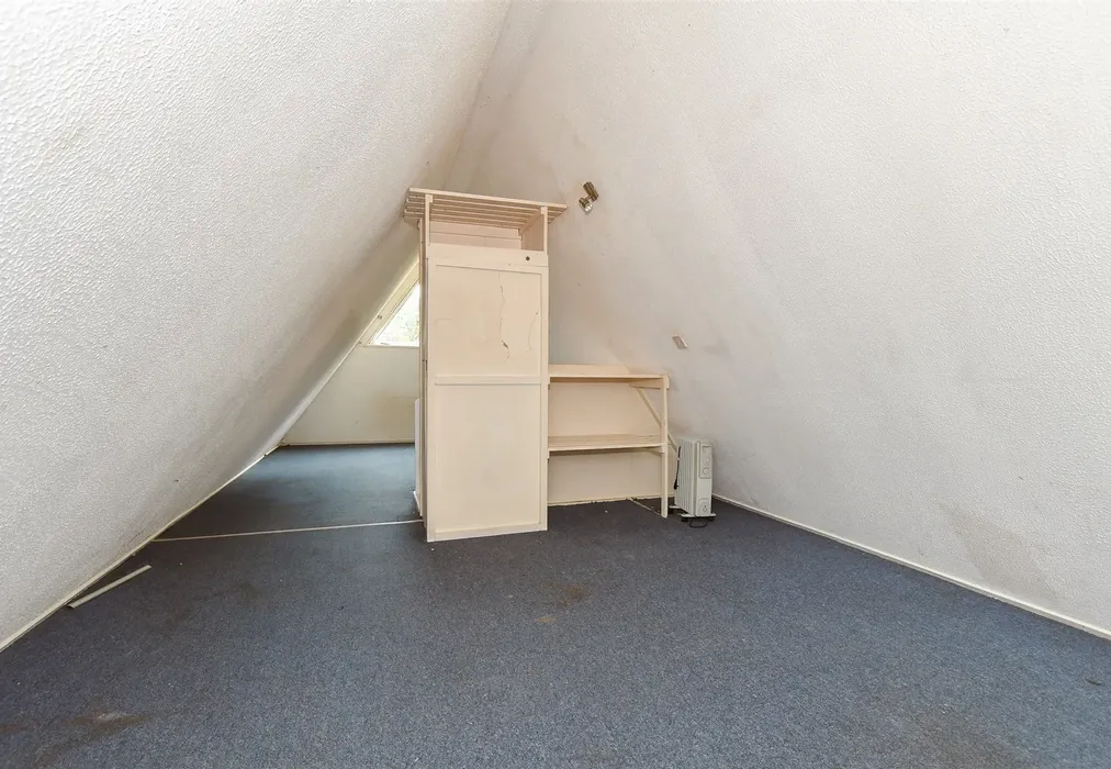 Mezzanine Bedroom - Upper Street, Kingsdown, Deal, Kent - Wards of Kent