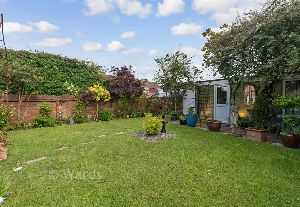 Rear Garden - Ash Tree Drive, West Kingsdown, Sevenoaks, Kent - Wards of Kent