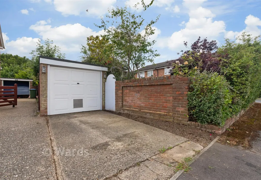Detached Garage - Ash Tree Drive, West Kingsdown, Sevenoaks, Kent - Wards of Kent