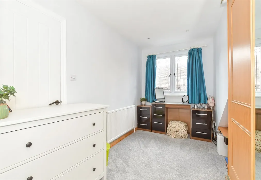 Dressing Room/ Bedroom 4 - Sefter Road, Bognor Regis, West Sussex - Wards of Kent