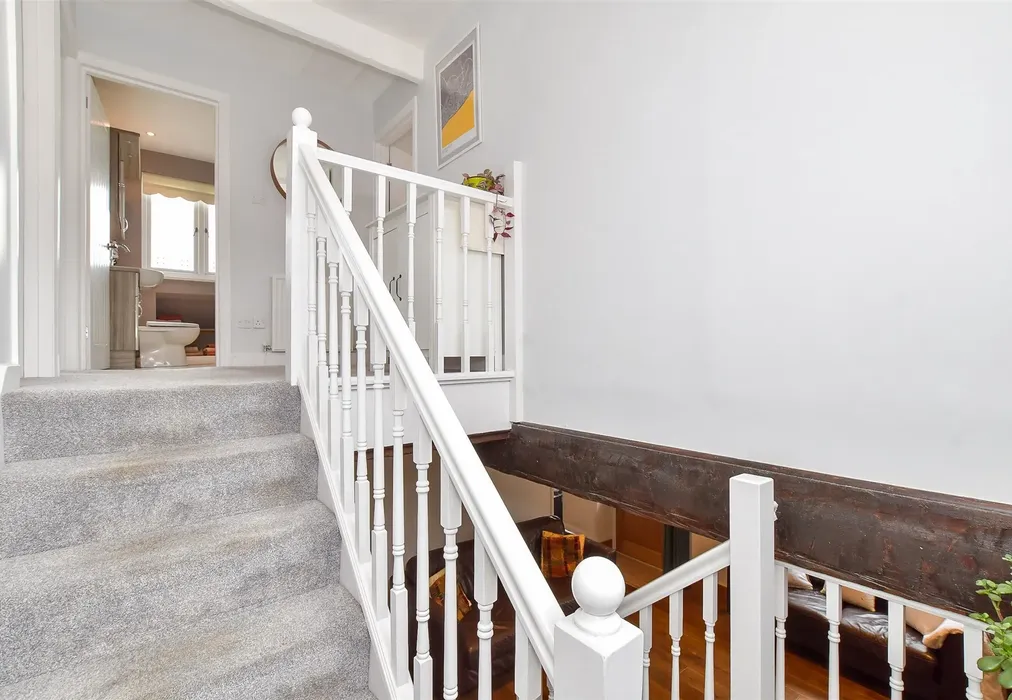Landing - Sefter Road, Bognor Regis, West Sussex - Wards of Kent