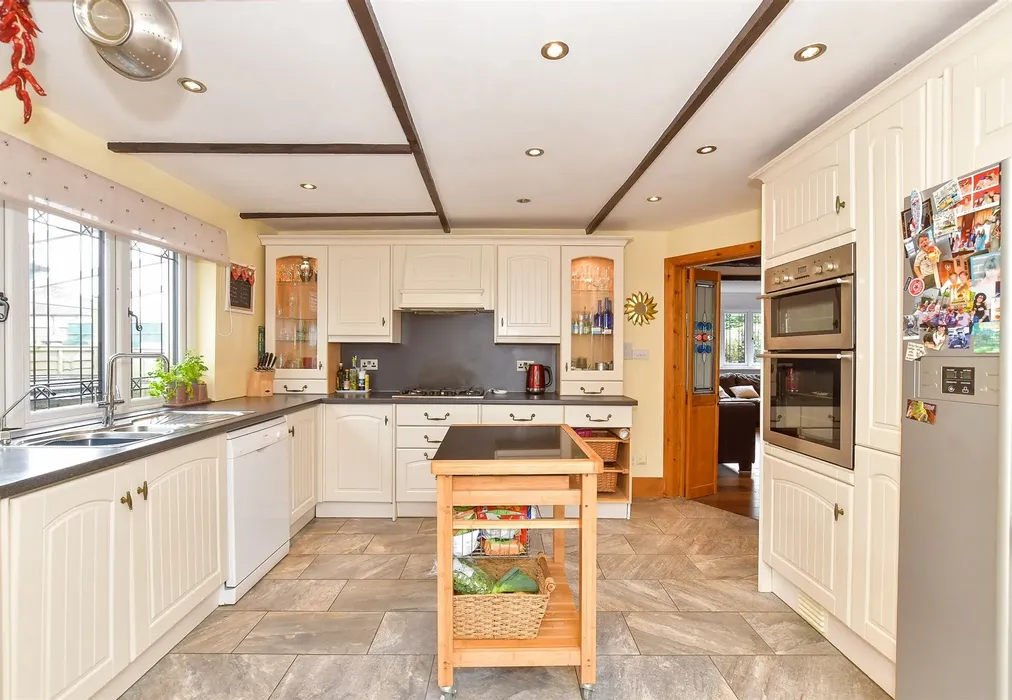 Kitchen - Sefter Road, Bognor Regis, West Sussex - Wards of Kent
