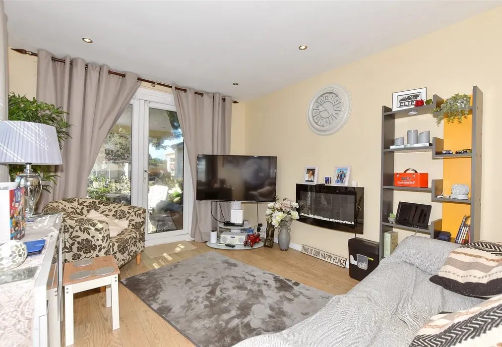 Lounge - New Dover Road, Capel Le Ferne, Folkestone, Kent - Wards of Kent