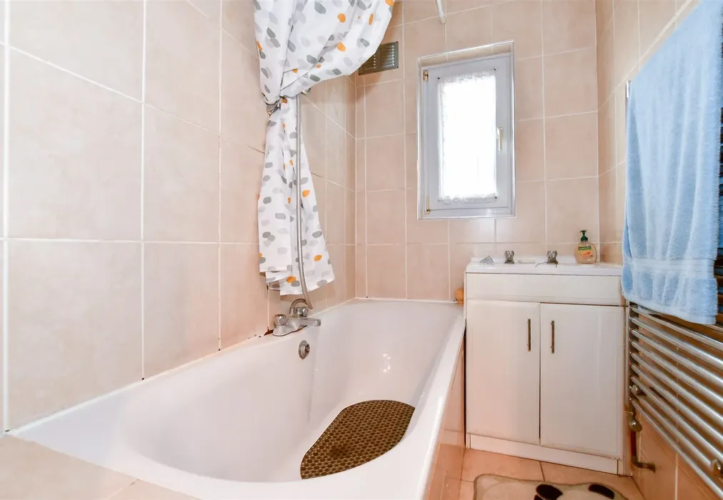 Bathroom - Sandown Drive, Herne Bay, Kent - Wards of Kent
