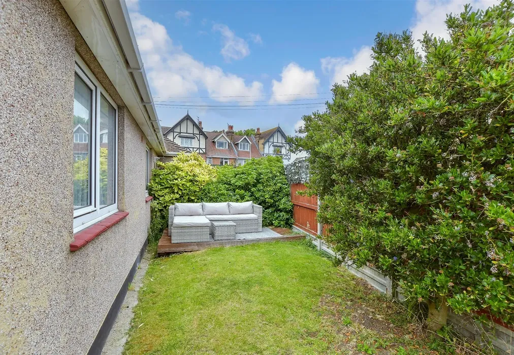 Side Garden - Sandown Drive, Herne Bay, Kent - Wards of Kent