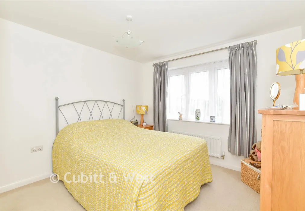 Bedroom 1 - Barley Lane, Yapton, Arundel, West Sussex - Wards of Kent