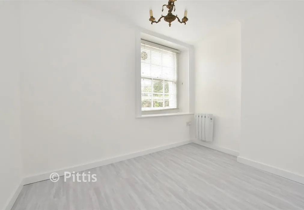 Bedroom - The Strand, Ryde, Isle of Wight - Wards of Kent