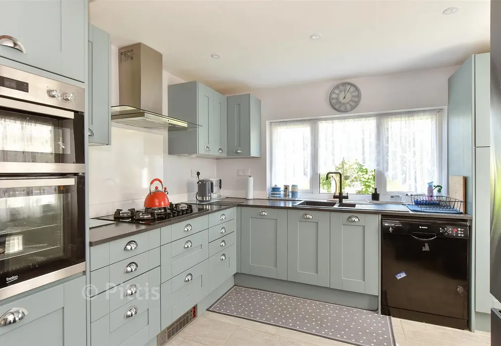 Kitchen - Branstone, Sandown, Isle of Wight - Wards of Kent