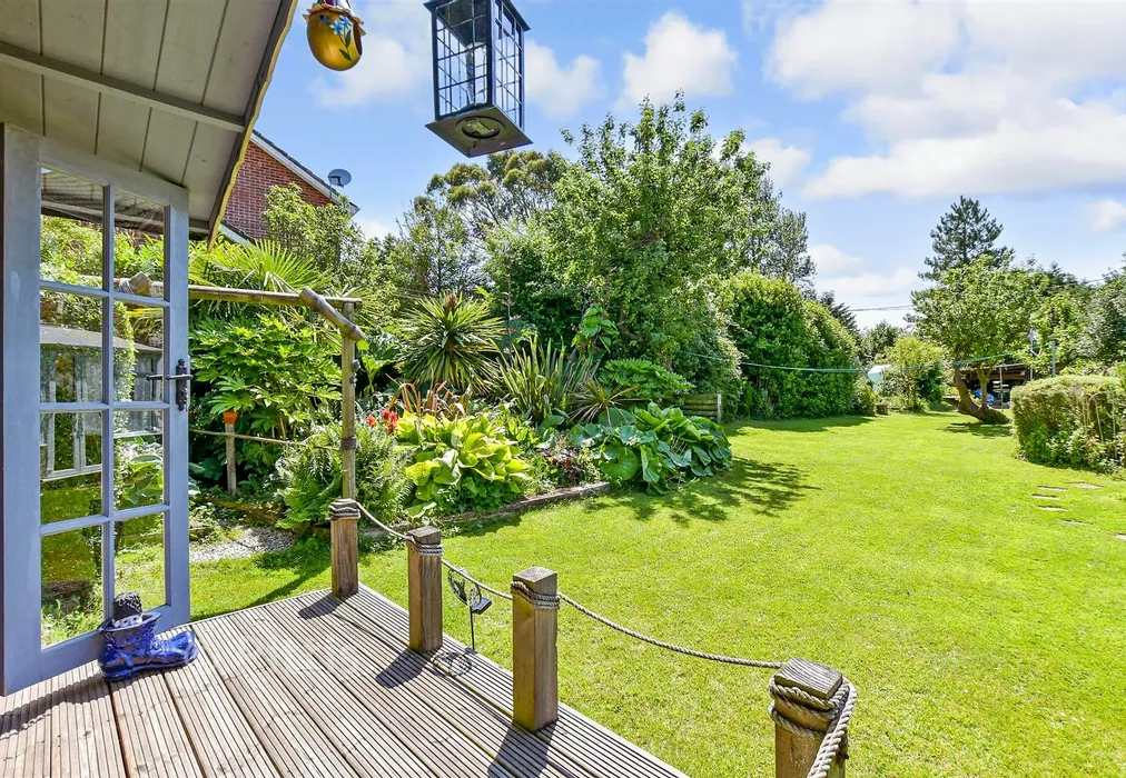External Lifestyle Photograph - Branstone, Sandown, Isle of Wight - Wards of Kent