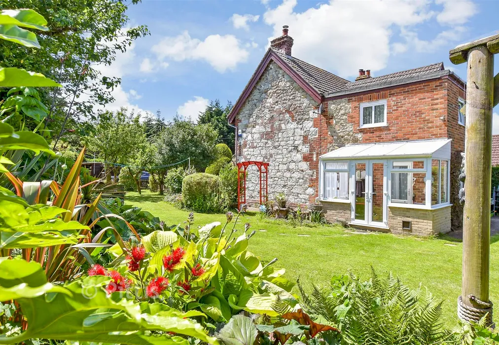External Lifestyle Photograph - Branstone, Sandown, Isle of Wight - Wards of Kent