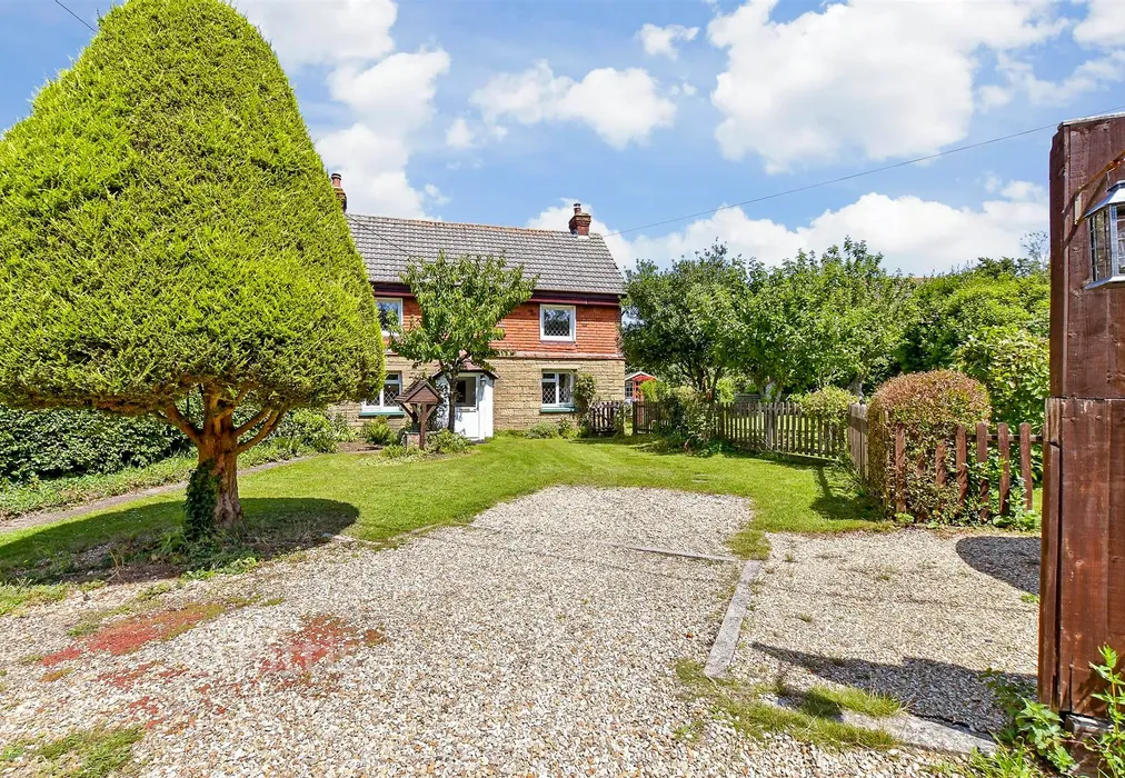Driveway/Parking - Branstone, Sandown, Isle of Wight - Wards of Kent