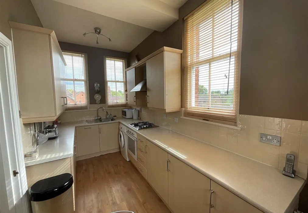Kitchen - Oak Tree Way, Horsham, West Sussex - Wards of Kent