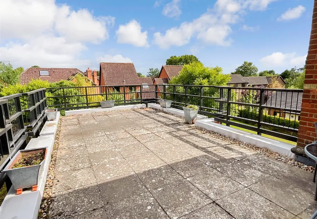 Terrace - Oak Tree Way, Horsham, West Sussex - Wards of Kent