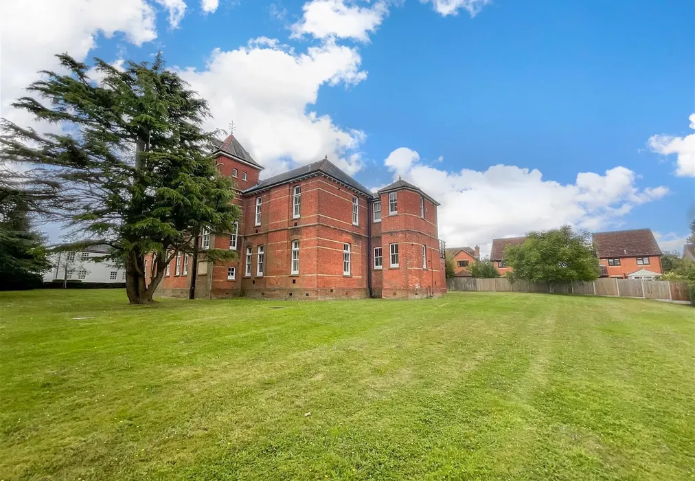 Front Elevation - Oak Tree Way, Horsham, West Sussex - Wards of Kent
