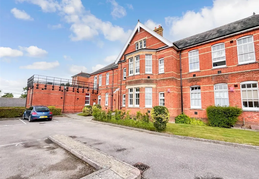 Front Elevation - Oak Tree Way, Horsham, West Sussex - Wards of Kent