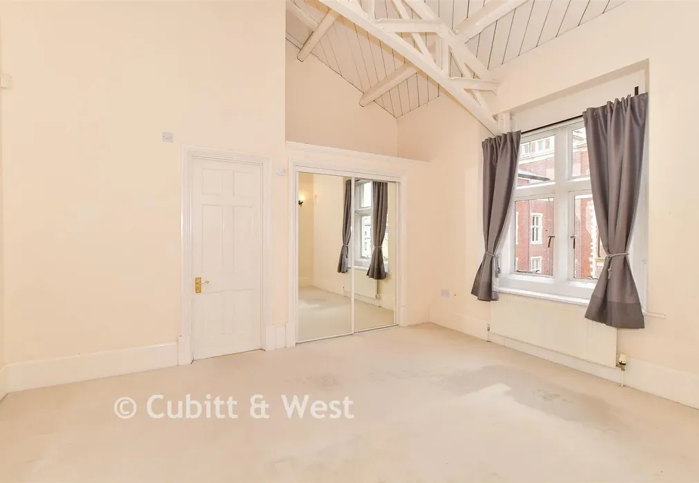 Bedroom 1 - Royal Earlswood Park, Redhill, Surrey - Wards of Kent