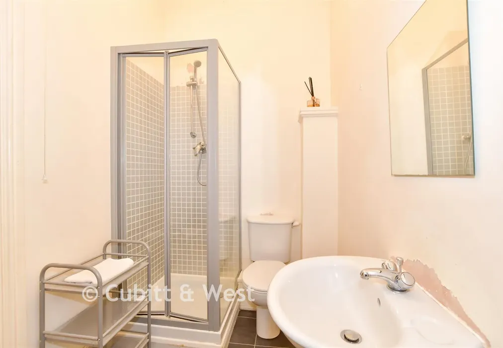 Shower Room - Royal Earlswood Park, Redhill, Surrey - Wards of Kent