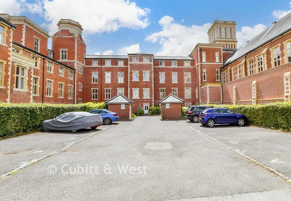 Driveway/Parking - Royal Earlswood Park, Redhill, Surrey - Wards of Kent