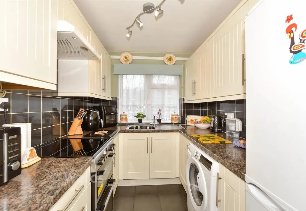 Kitchen - Dymchurch Road, Hythe, Kent - Wards of Kent