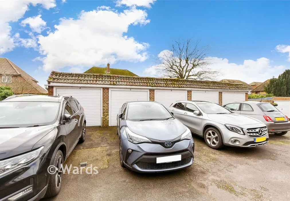 Garage - Dymchurch Road, Hythe, Kent - Wards of Kent