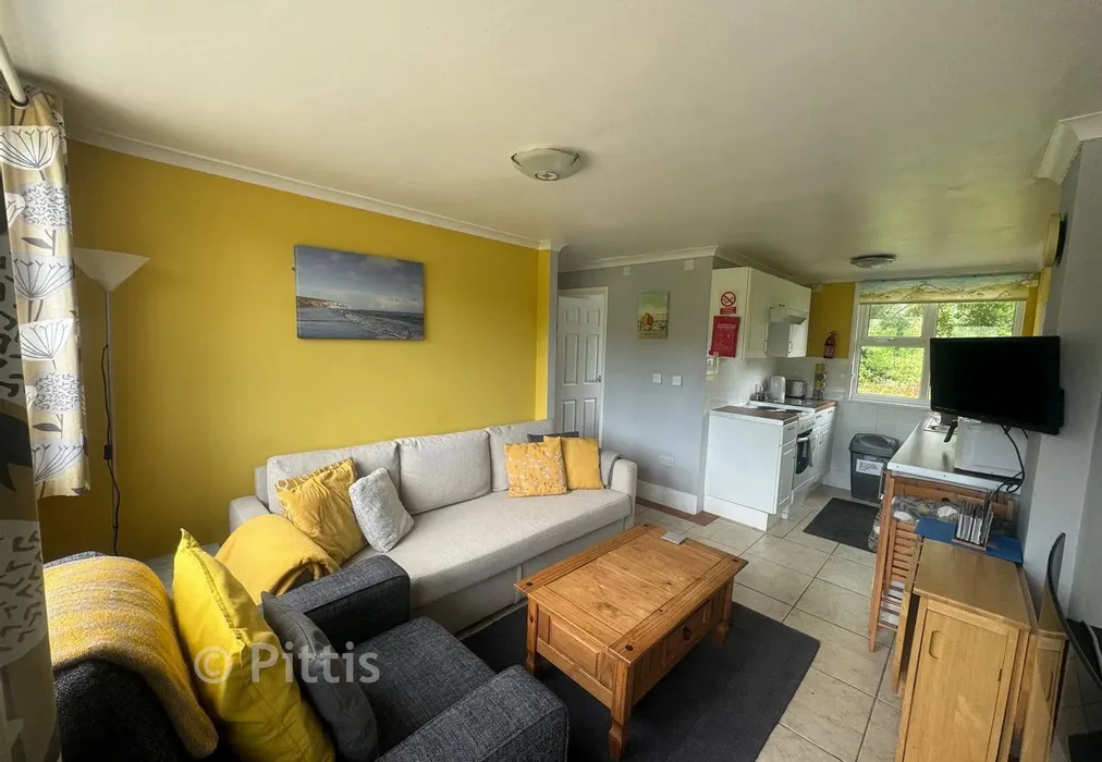 Lounge - Yaverland Road, Sandown, Isle of Wight - Wards of Kent
